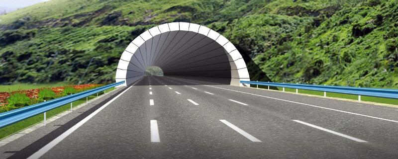 四车道高速公路限速 具体速度以高速公路路面的标定为准