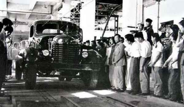 中国的第一辆汽车品牌是什么