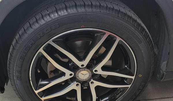 奔驰gla200的轮胎是什么牌子 轮胎是什么品牌(普利司通)