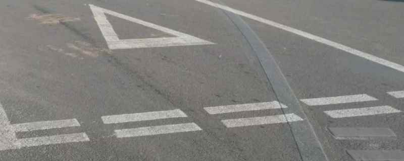 路口双白色虚线是什么标线