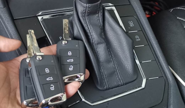 拿着备用钥匙可以配车钥匙吗