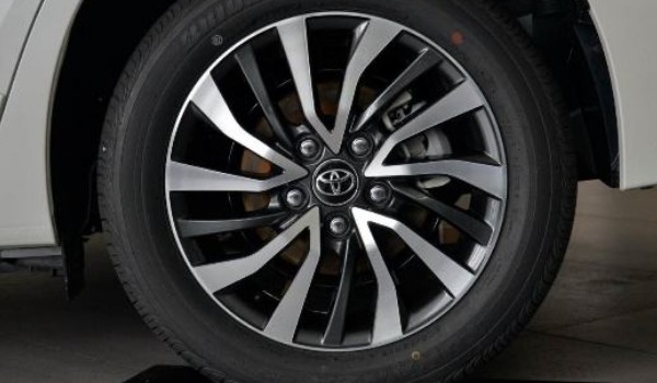 丰田卡罗拉轮胎规格型号 卡罗拉轮胎规格尺寸(205/55 r16)