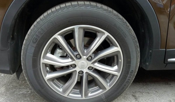 吉利豪越轮胎尺寸是多少 吉利豪越suv轮胎尺寸(235/50 r19)